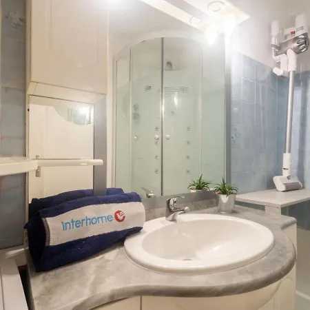 Le Lagon Bleu-10 *